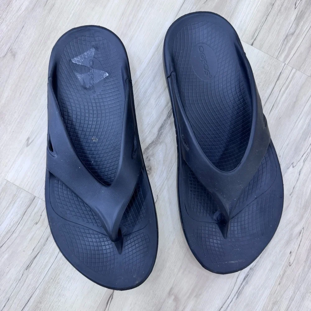 Oofos Recovery Sandals Black Men 11 woman’s 13 very comfortable good condition